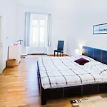 Biela Street Appartement *